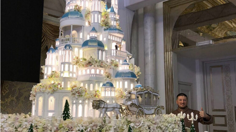 4 Billion Ruble Cake: торт рената агзамова за 4 миллиарда 4 Billion Ruble Cake: торт рената агзамова за 4 миллиарда